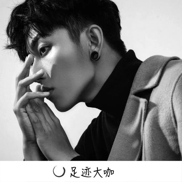 美 洲 赤 狗